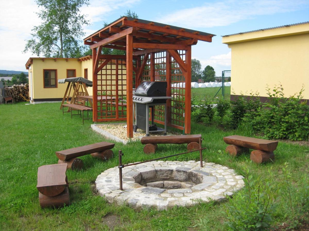 Apartmany Vcelka Hranice u Novych Hradu Extérieur photo