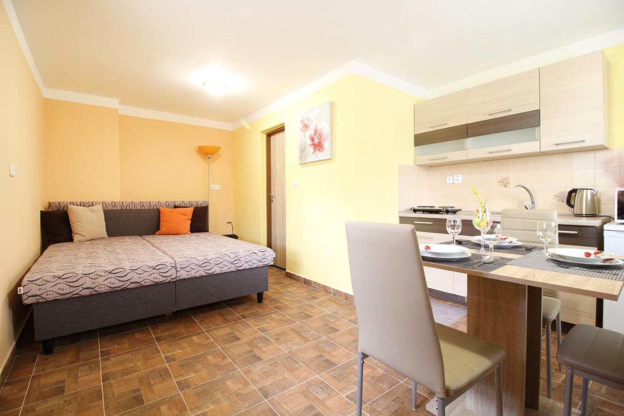 Apartmany Vcelka Hranice u Novych Hradu Extérieur photo